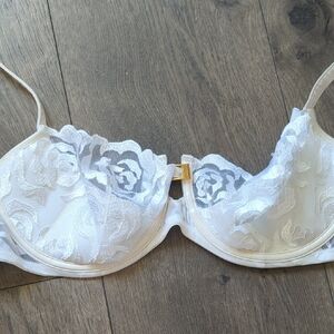White Lace Underwire Bra with Floral Detail